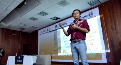 La última gira de Marx Arriaga: un taller sobre la Nueva Escuela Mexicana para plantel que no tiene luz desde noviembre