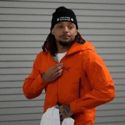 Llamaron a los servicios de emergencia: Ronnie Hickman, jugador de Browns, es atacado por cuatro hombres afuera de un hotel en Nueva York