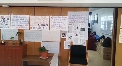 Marx Arriaga cumple 72 horas atrincherado en oficina de la SEP tras su despido