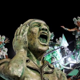 La samba y la literatura brasileña femenina se fusionan en el carnaval de Río de Janeiro