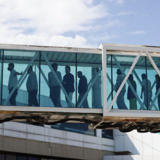 Caída de migración en EU por la política de Trump frena el crecimiento del empleo, revela estudio