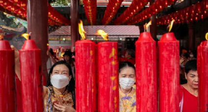 Tailandia celebra un discreto Año Nuevo Chino debido al luto por la muerte de la madre del rey Vajiralongkorn