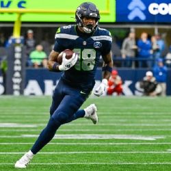 ¡De ensueño! Elijah Arroyo, ala cerrada de los Seahawks de ascendencia mexicana, jugó en campos de tierra en Cancún y ahora disputará el Super Bowl