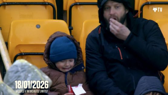 Niño aficionado de los Wolves llora en el estadio porque su papá se come sus nuggets; el club lo recompensa