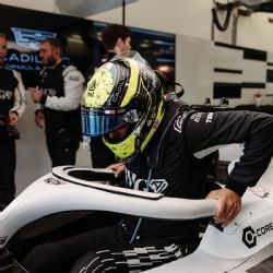 Checo Pérez hace simulación de carrera y termina sus pruebas de pretemporada con Cadillac