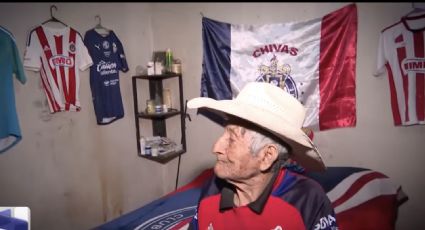 Aficionado de Chivas de 90 años sobrevive a incendio en su cuarto dedicado al Rebaño; Amaury Vergara, dueño del club, lo busca para apoyarlo