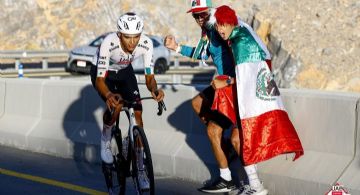 “¡Ya no te alcanzan!”: aficionados mexicanos vuelven a impulsar a Isaac del Toro en su triunfo para ser líder del UAE Tour