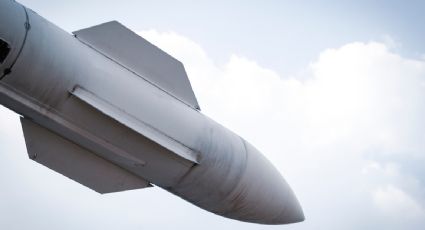 Irán prueba misil de defensa aérea en el estrecho de Ormuz en medio de tensiones con Estados Unidos