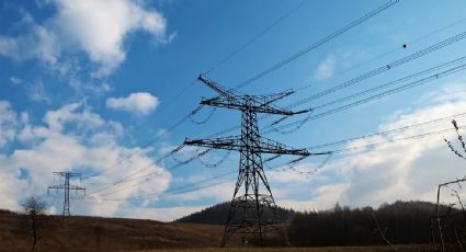 Amenaza Eslovaquia con dejar de enviar electricidad a Ucrania si no reanuda el flujo de petróleo ruso