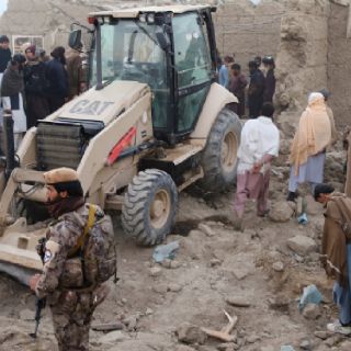 Pakistán bombardea Afganistán y deja al menos 17 muertos, entre ellos 11 niños