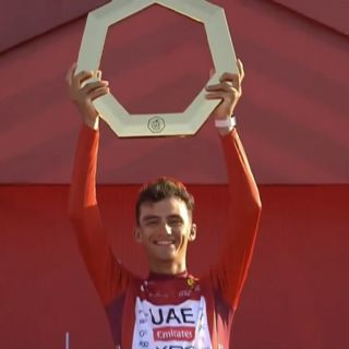 Isaac del Toro conquista el UAE Tour y hace sonar el Himno Nacional Mexicano en todo lo alto