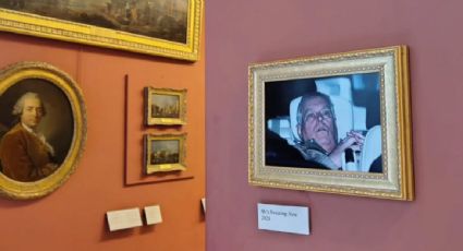 Activistas protestan con foto del expríncipe Andrés en el museo del Louvre por su relación con Epstein