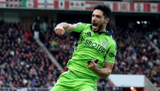 El mexicano Raúl Jiménez marca doblete en la victoria del Fulham y llega a 13 penaltis consecutivos sin fallar