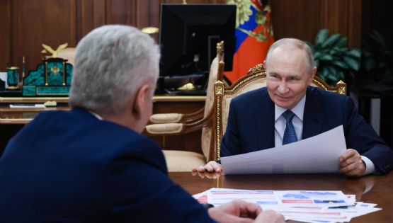 Putin mantiene un bajo perfil y resurge brevemente previo al cuarto aniversario de la guerra en Ucrania