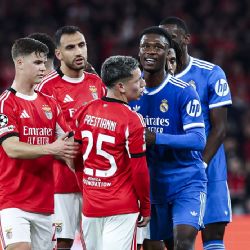 Futbolistas que se tapen la boca al confrontar a un rival podrán ser expulsados, dice nueva regla aplicable a partir del Mundial 2026