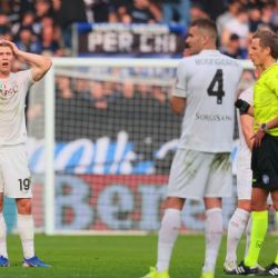 Reportan que un aficionado del Napoli fue apuñalado por su esposa al creer que la insultaba mientras se quejaba de una decisión del VAR