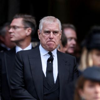 Expríncipe Andrés usó dinero público para pagarse masajes, dice exfuncionario a BBC