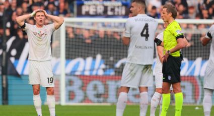 Reportan que un aficionado del Napoli fue apuñalado por su esposa al creer que la insultaba mientras se quejaba de una decisión del VAR