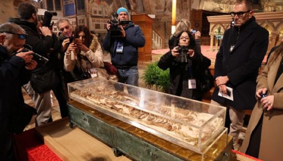 Por primera vez y sólo durante un mes, los restos de San Francisco de Asís se exponen al público