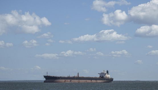 EU intercepta en el océano Índico a "Bertha", petrolero que intentó evadir bloqueo a Cuba y Venezuela
