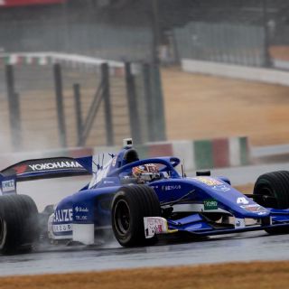 Piloto reserva de Williams sale ileso tras volcar su auto en Japón