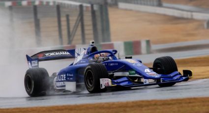 Increíble: piloto reserva de Williams sale ileso tras volcar su auto y pasar encima del muro durante una prueba en la Super Fórmula de Japón