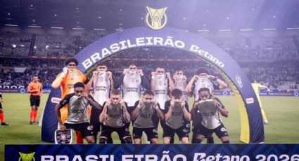 “El racismo es un crimen, denuncia”: jugadores del Corinthians salen a la cancha cubriéndose la boca, mismo gesto que denunció Vinícius Júnior