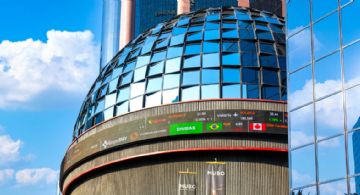 La bolsa suma cuatro meses de ganancias y cierra febrero con alza de 5.6%; el peso retrocede