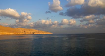 El estrecho de Ormuz: la vía por la que transita una quinta parte del petróleo del mundo y que Irán amenaza