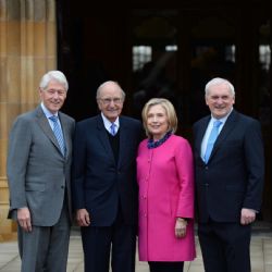 Universidad de Belfast cancela su relación con el exsenador demócrata George Mitchell por sus vínculos con Epstein