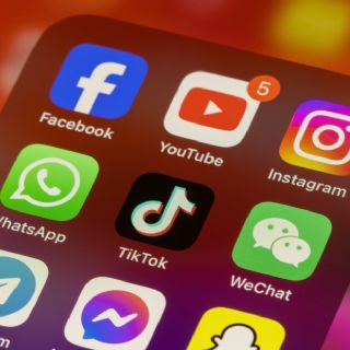 España anuncia plan para prohibir las redes sociales a menores de 16 años
