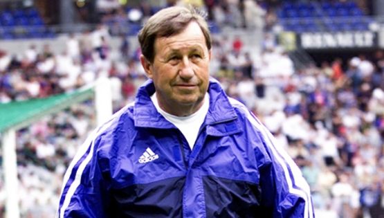 “La mujer está hecha para dar a luz... el futbol no es para pelvis anchas”: entrenador veterano desata polémica con sus declaraciones