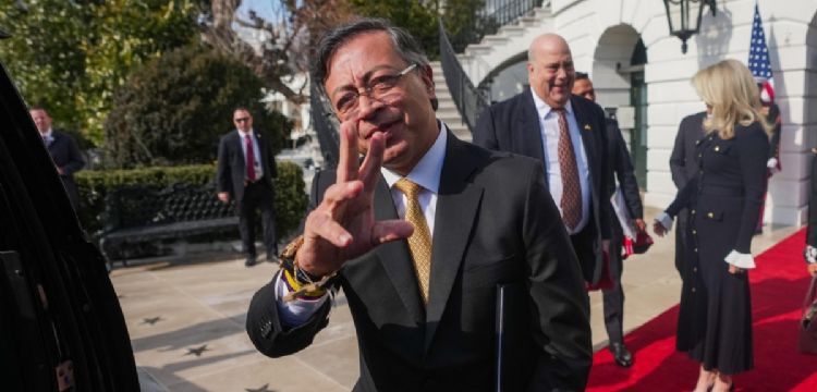 Trump acepta intervenir para restablecer la relación entre Colombia y Ecuador: Petro