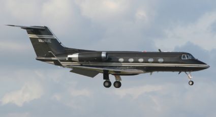 Archivos Epstein: la extraña propuesta de mover siete toneladas de oro de México a Miami en su jet privado