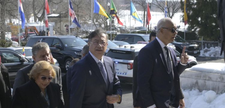 Petro afirma que “ningún país debe invadir a otro” tras reunión con Trump