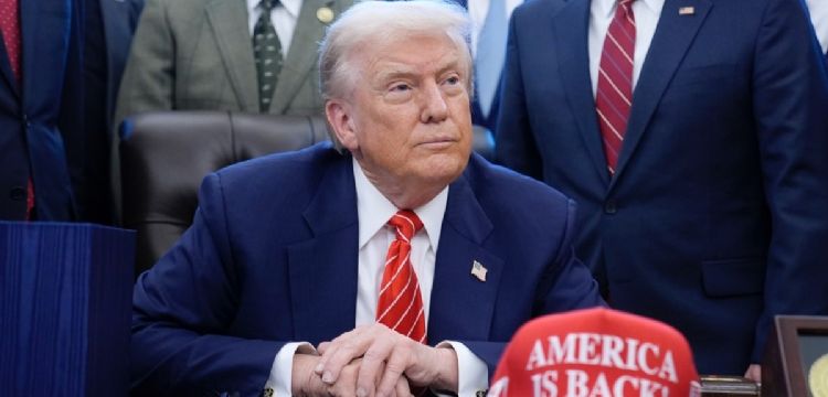 Líder supremo de Irán "debería estar muy preocupado", dice Trump