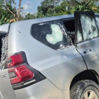 Asesinan a dos escoltas de un senador de Colombia en ataque armado
