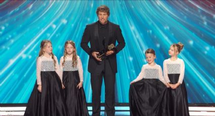 Matthew Stafford, QB de los Rams, gana el MVP por un voto de diferencia e invita a sus cuatro hijas a acompañarlo a recibir el premio