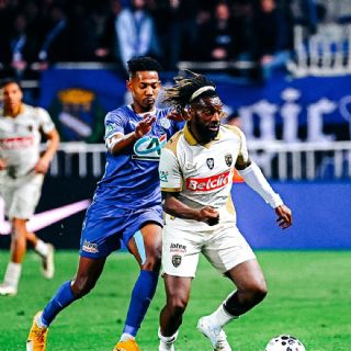 Fans del Lens cantan insulto a mexicanos y Allan Saint-Maximin aplaude
