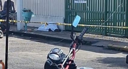 Asesinan a hombre afuera del IMSS en Veracruz; agresores huyen en moto