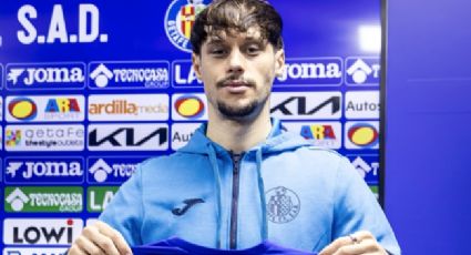 Refuerzo del Getafe quita botella de Coca-Cola de la mesa durante su presentación y se burlan de él en redes: “Se cree Cristiano”