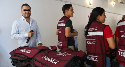 Trabajadores de Turismo en Tequila se manifiestan y rompen chalecos de color guinda impuestos por el alcalde detenido