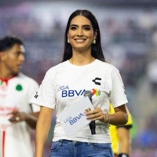 Reina del Carnaval de Mazatlán cautiva tras protocolo en partido ante Chivas