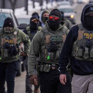 Disfraces y matrículas falsas, las tácticas de ICE para atrapar a migrantes