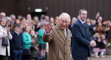 El rey Carlos III dice estar dispuesto a ayudar en investigación de su hermano, el expríncipe Andrés