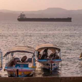 Al menos 150 buques cisterna están detenidos en el golfo Pérsico tras cierre del estrecho de Ormuz