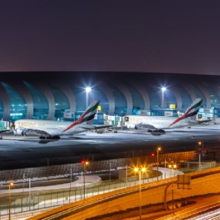 Permanecen cancelados los vuelos a Medio Oriente tras ataques militares