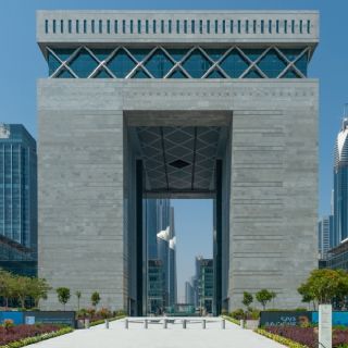 Emiratos Árabes Unidos cierra dos días sus mercados bursátiles tras ataques iraníes