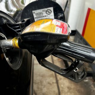 Aumenta el precio del petróleo de Texas tras ataque de EU e Israel contra Irán