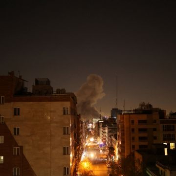 Emiratos Árabes Unidos cierra su embajada en Irán; retira a su personal diplomático